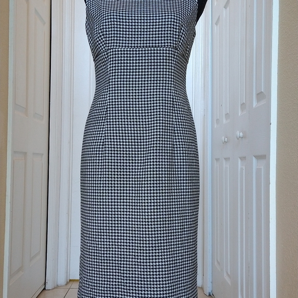 Houndstooth Sheath Dress - Picture 4 of 6